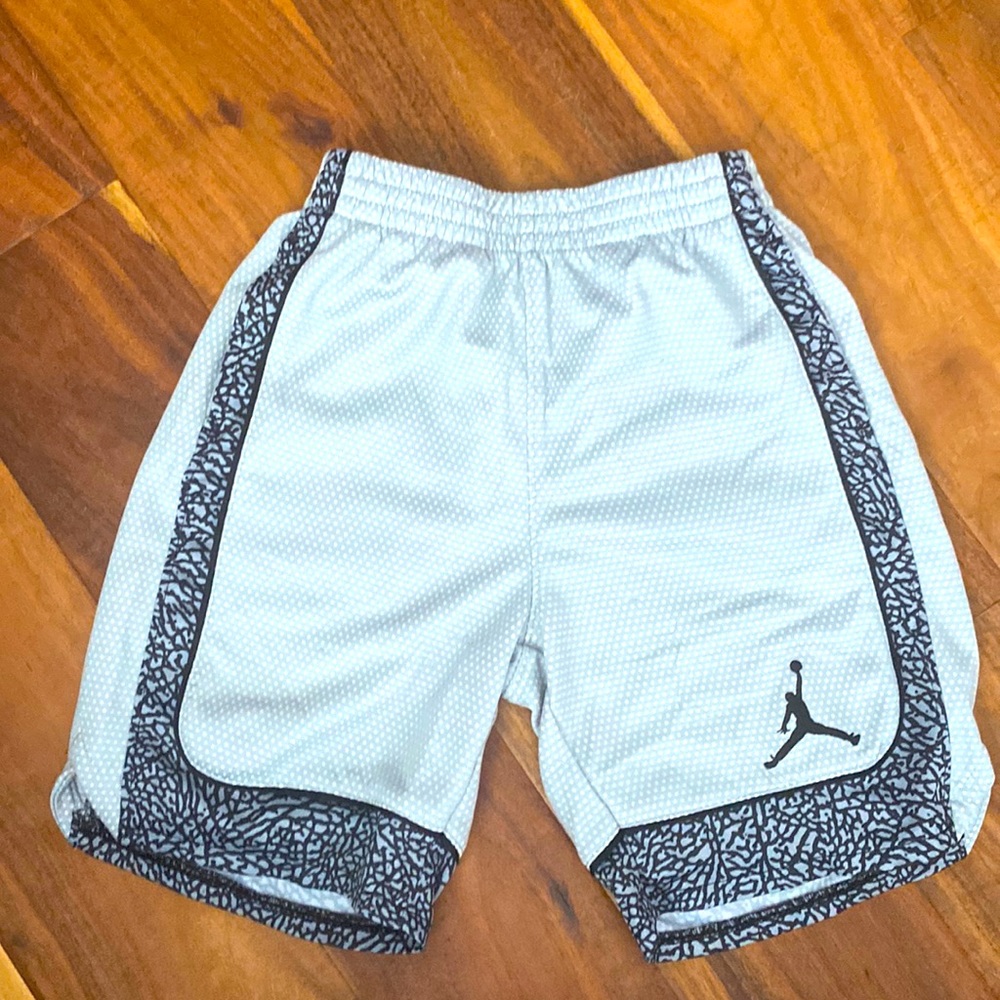 Boy’s Jordan Basketball Shorts size M 5-6yrs - Picture 1 of 3